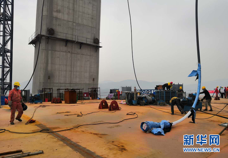 武穴长江公路大桥施工按下“快进键” 确保年底通车