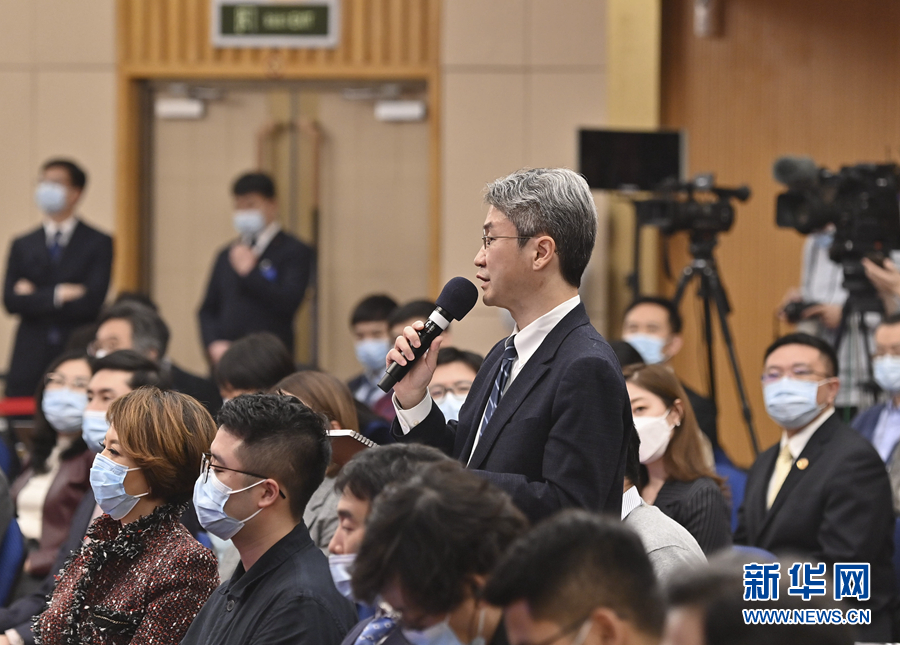 李克强总理出席记者会并回答中外记者提问