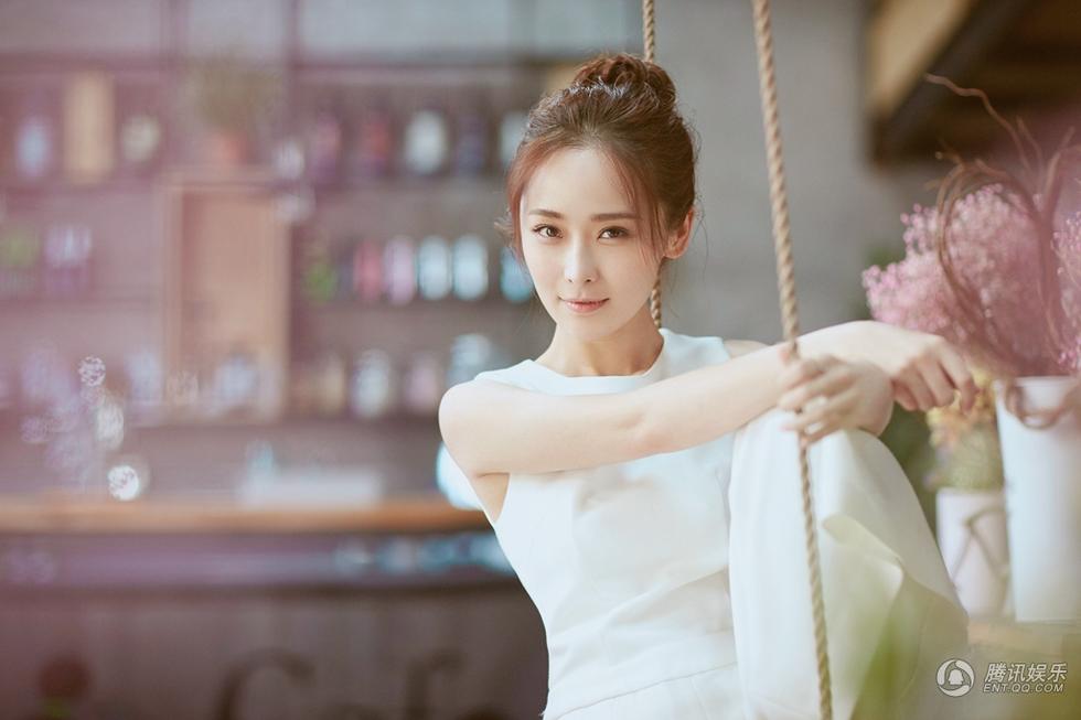 李曼最新清新唯美写真照 眼神清澈纯净十足