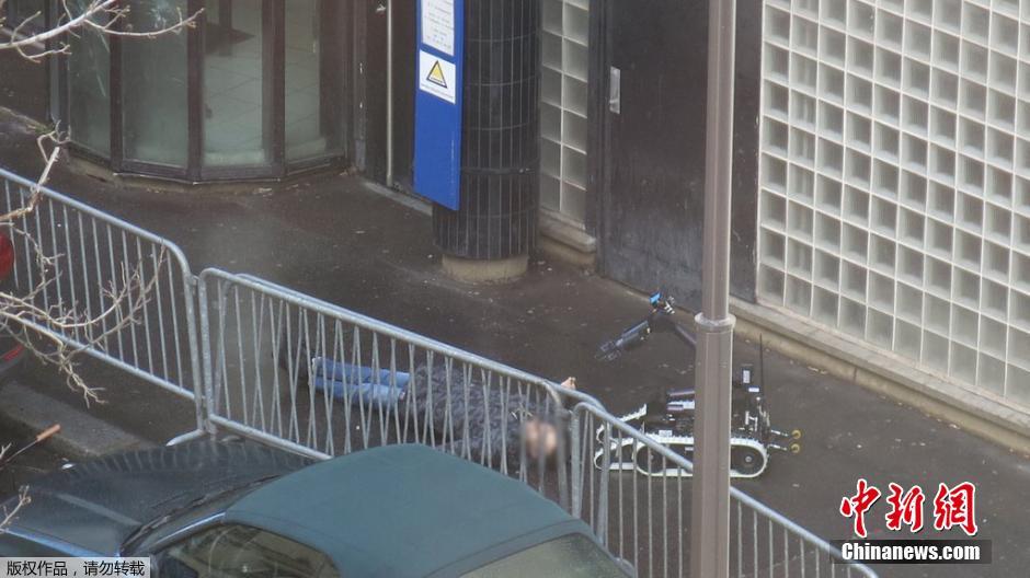 一男子试图闯入巴黎北部警察局 遭警方击毙