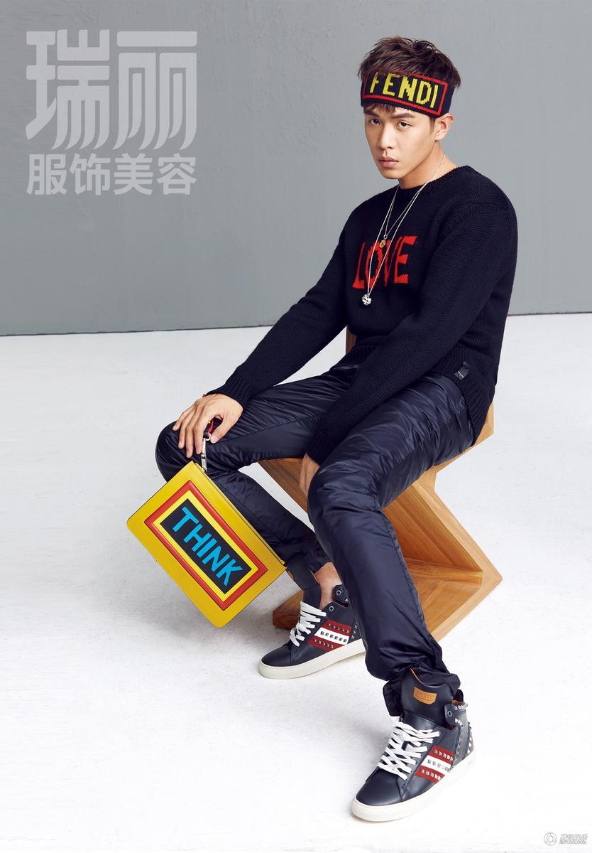 高清:张若昀登《瑞丽》10月封面 诠释自我颜色