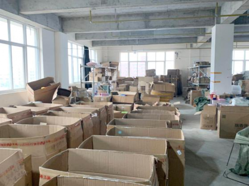 武汉、天门警方捣毁一制售假冒“随便果”窝点