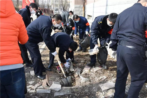 長春市直機關黨員幹部積極參加凈月高新區 “環境清潔周”系列活動