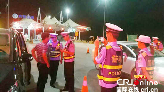 滨州市高速交警支队开展执法直播活动 滨州市高速交警支队开展执法直播活动_fororder_执法现场