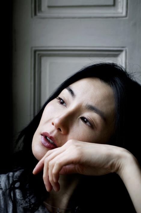 影后张曼玉旧照曝光 网友:惊艳了时光温柔了岁月