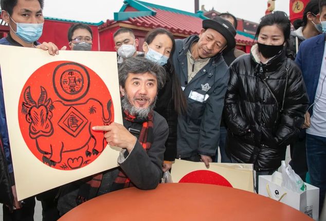 民间手艺人“扇子哥”来大唐不夜城了