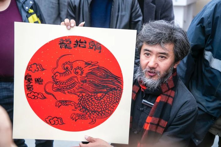 民间手艺人“扇子哥”来大唐不夜城了