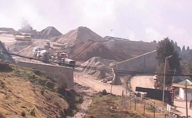 印媒:印度军队在藏南建大型着陆场 储备燃料弹药(图) 印媒:印度军队在藏南建大型着陆场 储备燃料弹药(图)