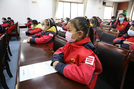 南京市琅琊路小学分校开展江堤生态保护志愿活动