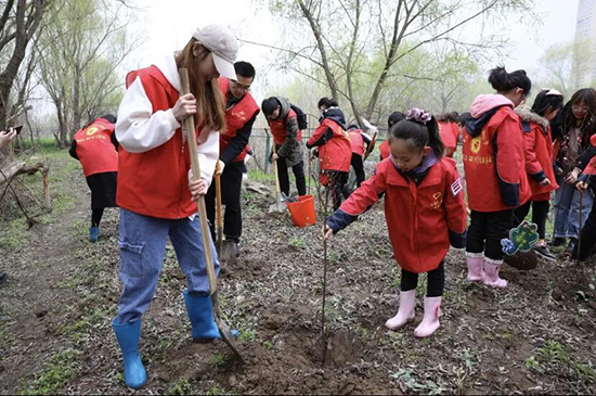 南京市瑯琊路小學分校開展江堤生態保護志願活動