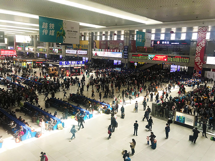 04【吉林】【供稿】【CRI看吉林（标题）】5月1日长春火车站发送旅客20.5万人次 创单日发送旅客量新高