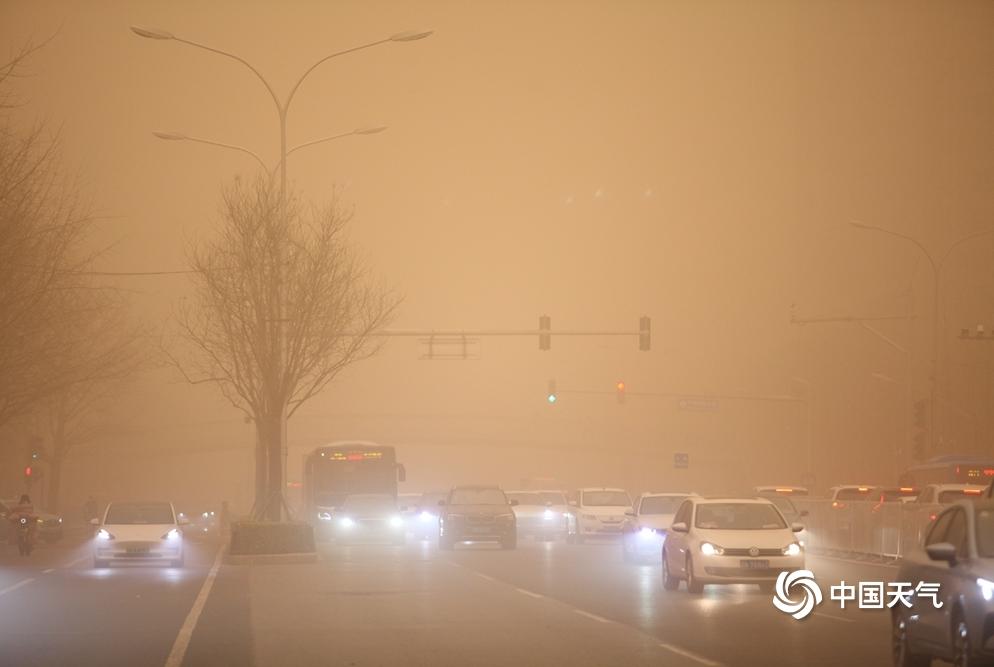 不只北京,北方多地都遭遇了今年以来最强沙尘天气.