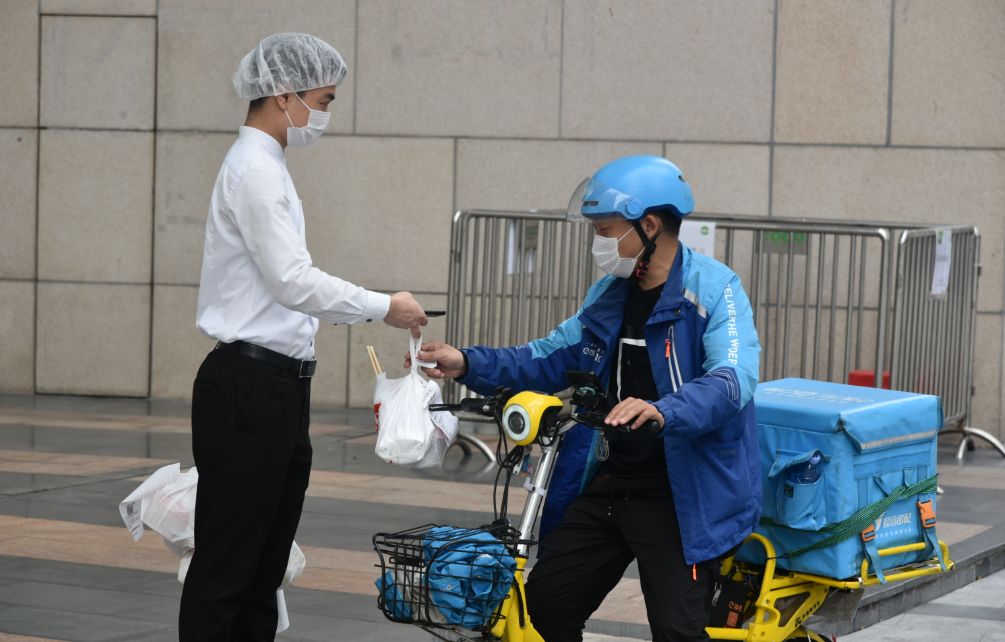 中国外卖小哥登《时代周刊》封面,有何启示?