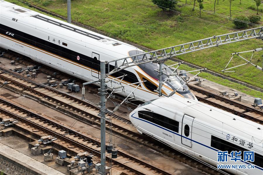 350公里!"复兴号"开启中国高铁新时速(组图)