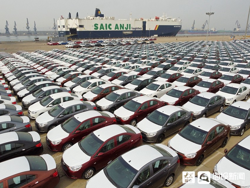 煙臺：2000多輛商品車裝船出海