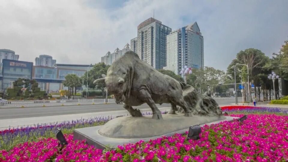 开荒牛如何成为深圳的象征?美术经典告诉你-国际在线