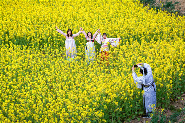 【中首  陕西  图】赏菜花观云海品“田趣” 汉中勉县漩水坪村开展特色农旅体验活动