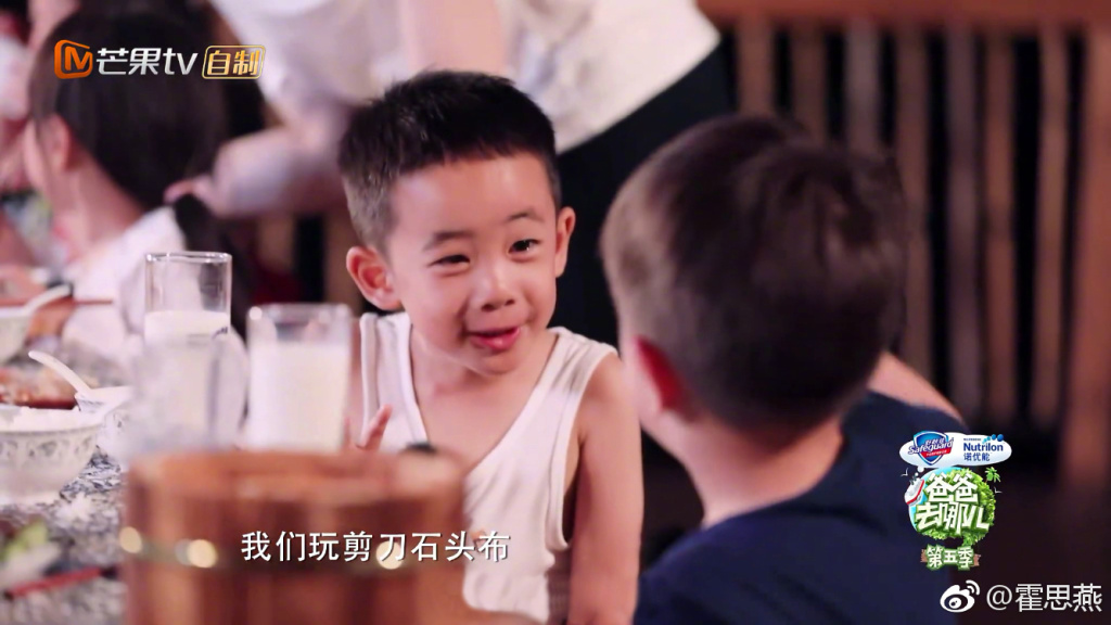 霍思燕感性发文:谢谢你们让嗯哼度过第一次分离