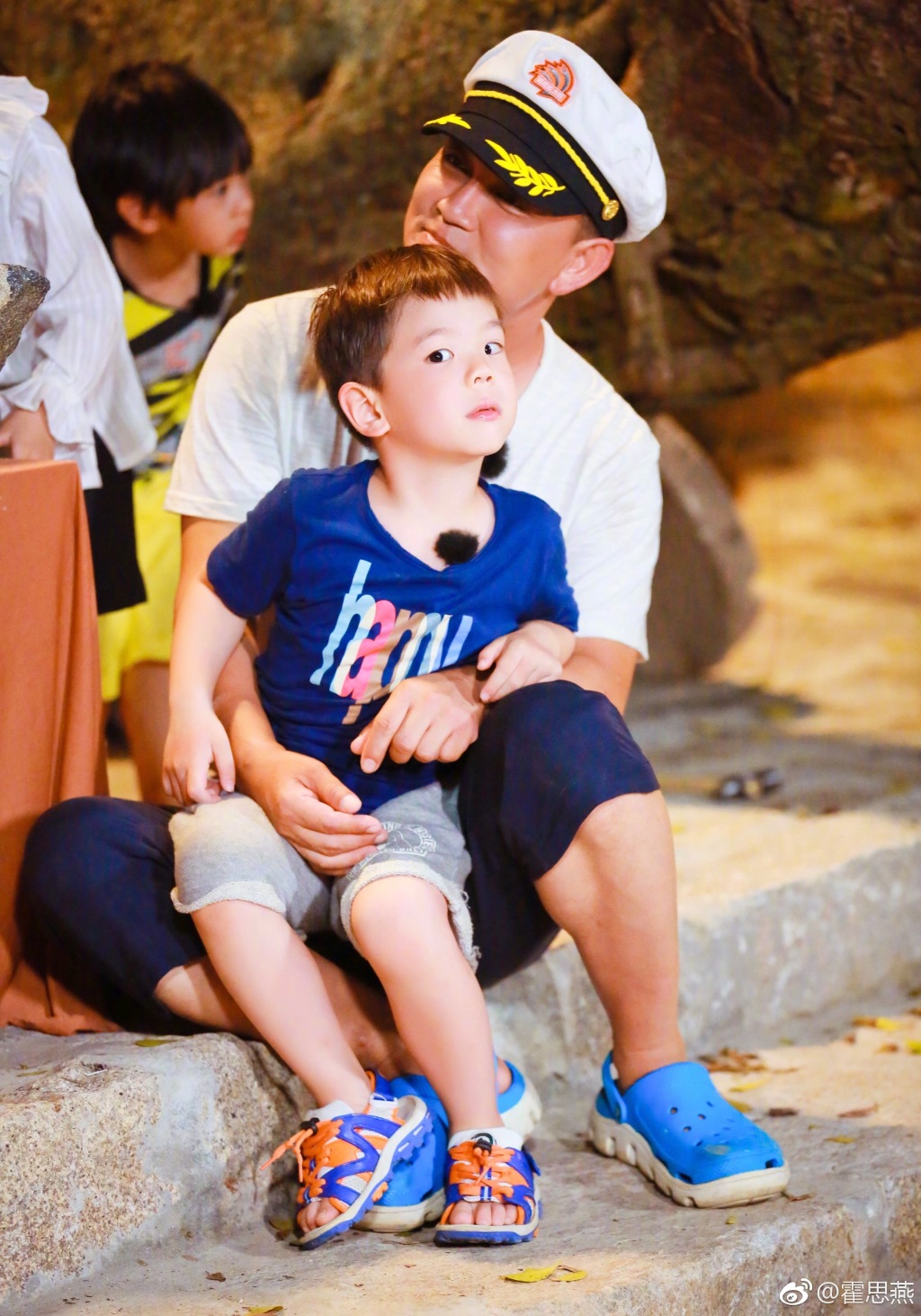 霍思燕感性发文:谢谢你们让嗯哼度过第一次分离