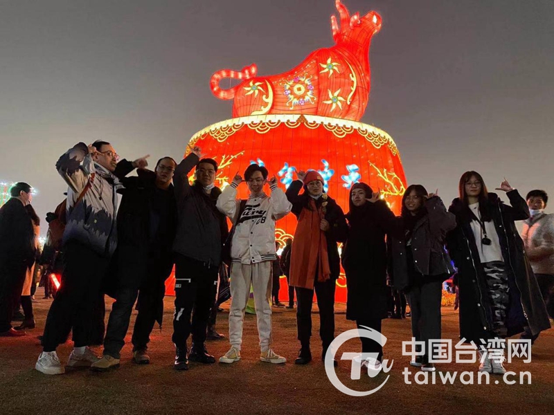 台湾青年“牛眼”看春节 视频展示幸福武汉年