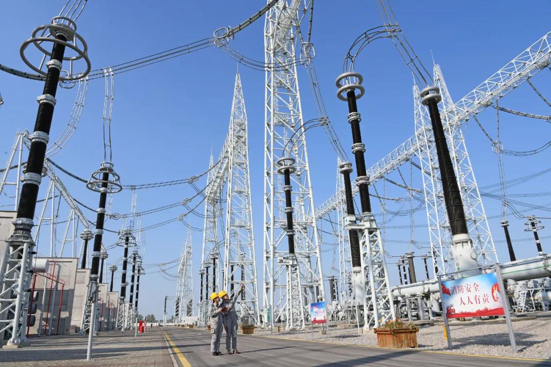 2013年安徽淮南,皖电东送淮南至上海1000千伏特高压淮南变电站投入