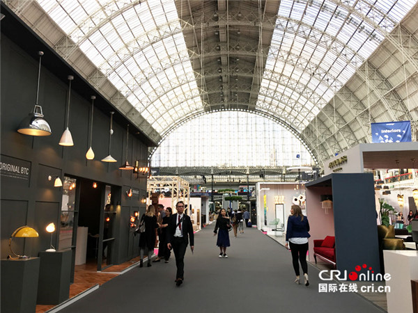 由中国商务部主办的伦敦百分百设计展中国馆在伦敦奥林匹亚展览馆开幕