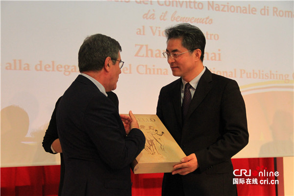 中国外文局赠书仪式在罗马国立住读学校举行