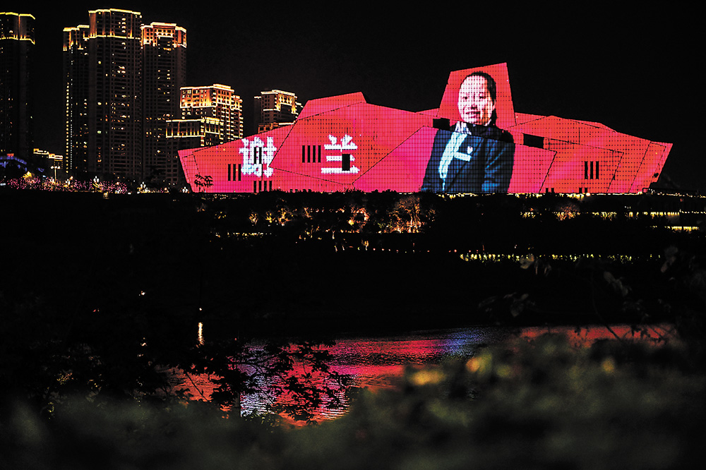 戰“疫”英雄點亮山城