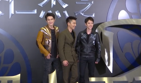 冯绍峰如此回应与赵丽颖恋情 林更新赵又廷笑了_娱乐_腾讯网