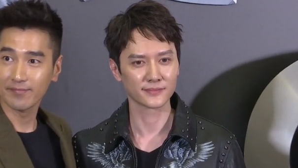 冯绍峰如此回应与赵丽颖恋情 林更新赵又廷笑了_娱乐_腾讯网