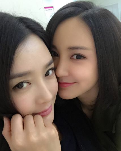 张歆艺伸舌欲舔秦岚:秀色可餐 决定把她吃掉