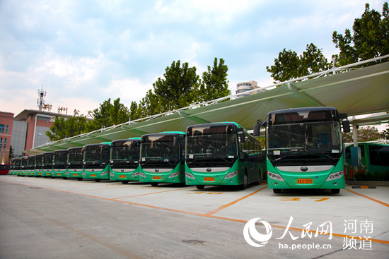 环保又便民 郑州公交新能源车辆占比超七成