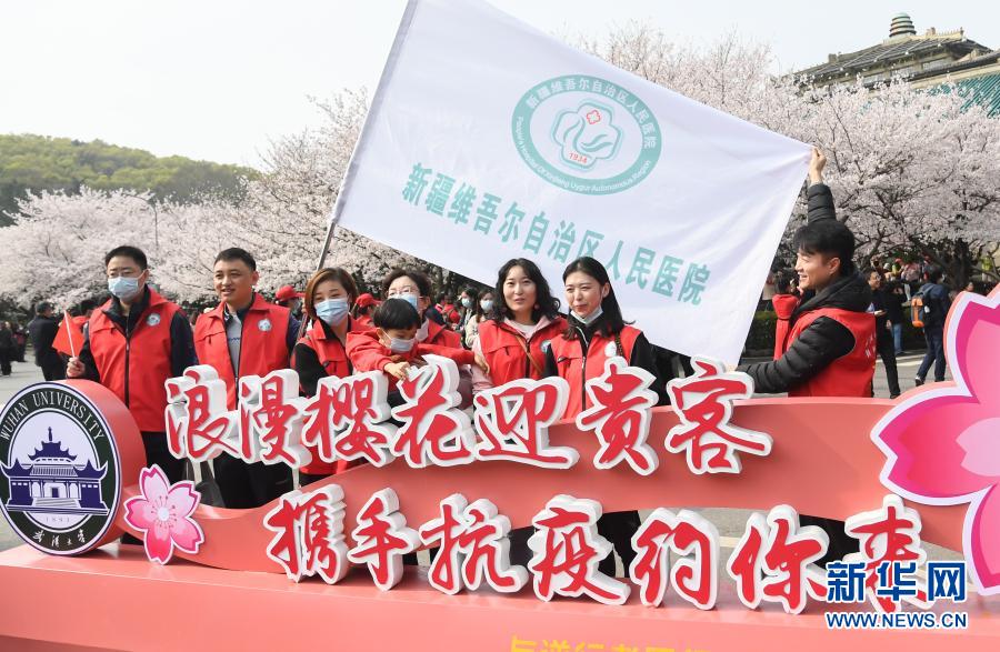 Pahlawan Medis Lawan Covid-19 Kunjungi Universitas Wuhan_fororder_ww9