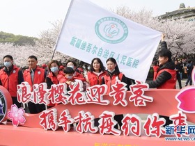 Pahlawan Medis Lawan Covid-19 Kunjungi Universitas Wuhan