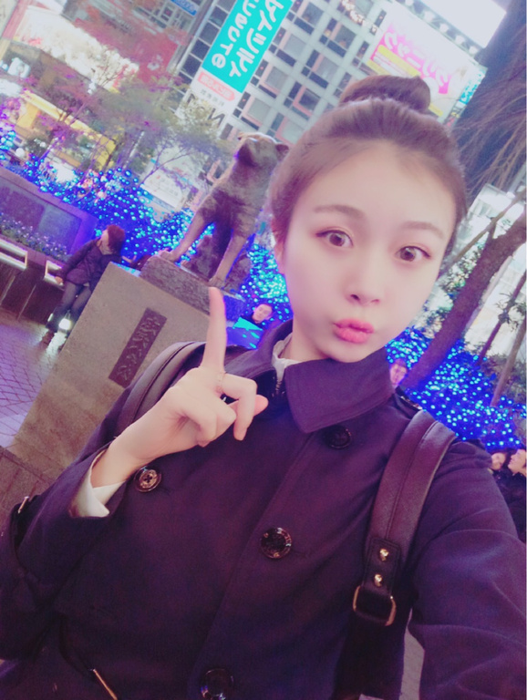 疑似郑龙女朋友私照曝光 模样清秀身材高挑