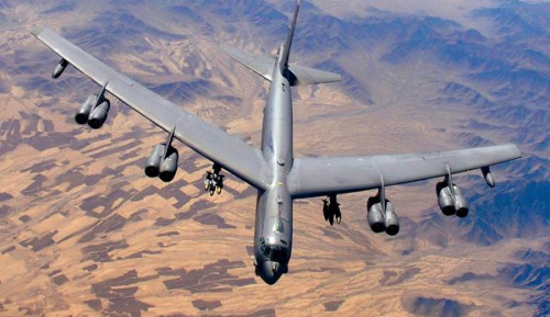 美可投射核武器B-52轰炸机飞越韩国 高调秀肌肉