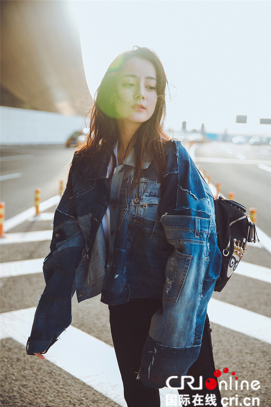 图片默认标题_fororder_迪丽热巴米兰时装周