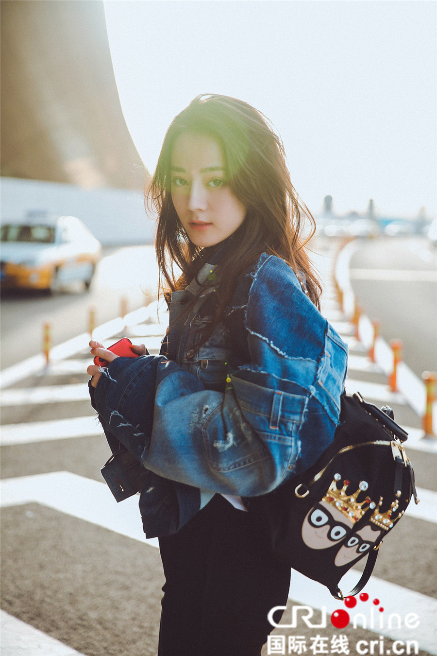 图片默认标题_fororder_迪丽热巴时装周首秀