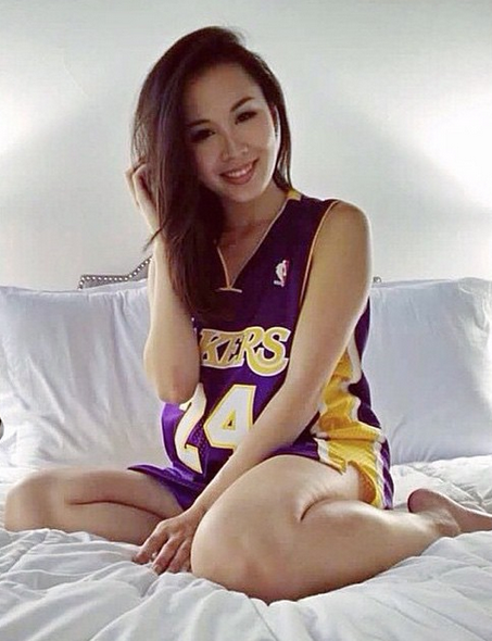 女球迷晒性感私照致敬科比瓦妮莎你知道么