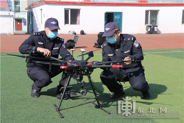 鶴崗市公安局警航大隊春季特訓 無人機起飛