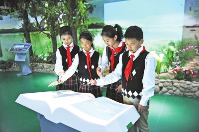 《大美东湖》生态教育让小学生当上“民间湖长”