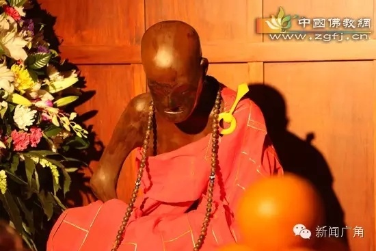 老和尚坐缸3年肉身不腐 開缸塑金身