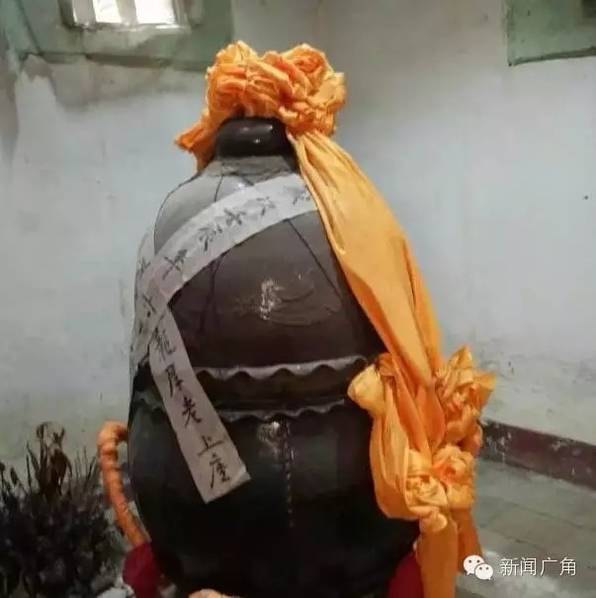 老和尚坐缸3年肉身不腐 開缸塑金身