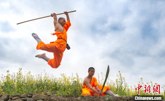 Ga yadda masu wasan Kung Fu mai salon Shaolin na kudancin kasar Sin suke yin wasan_fororder_132018790_zsite