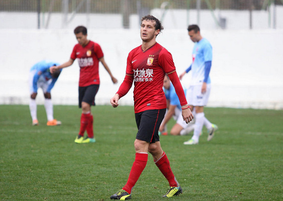 中超标王身价飙升 海外军团秒杀孙可