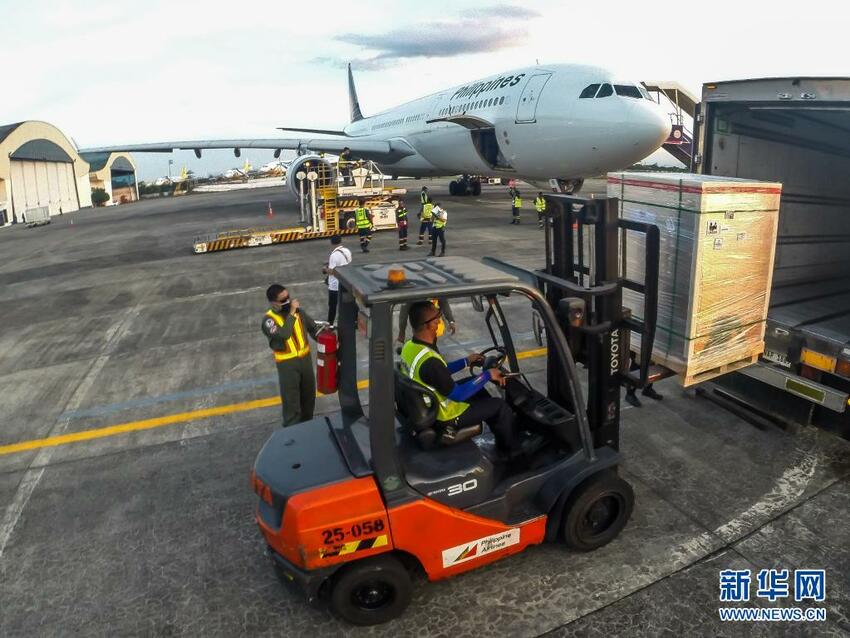 Vaksin Sinovak Gelombang Pertama yang Dibeli Filipina dari Tiongkok Tiba di Manila_fororder_feivac2