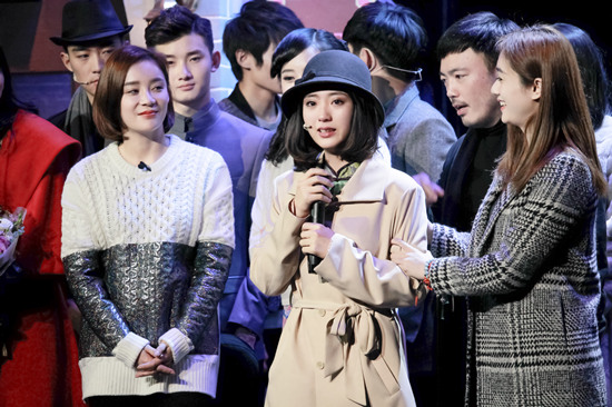 《一年级》大学季邢菲舞衣扮相灵气逼人 获上戏证书