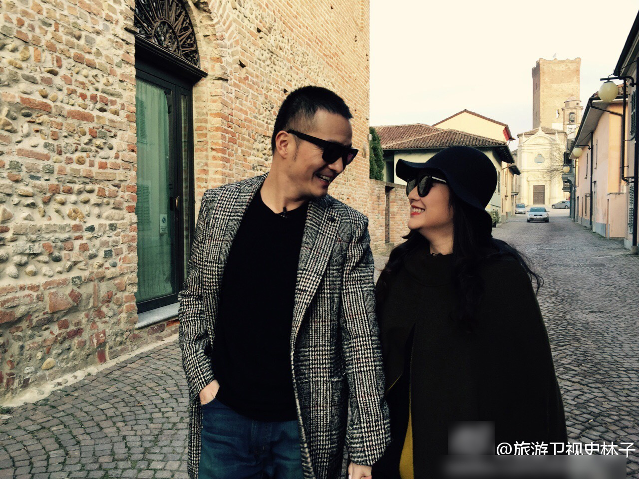 还记得《武林外传》的吕秀才吗?他娶主播娇妻儿女双全