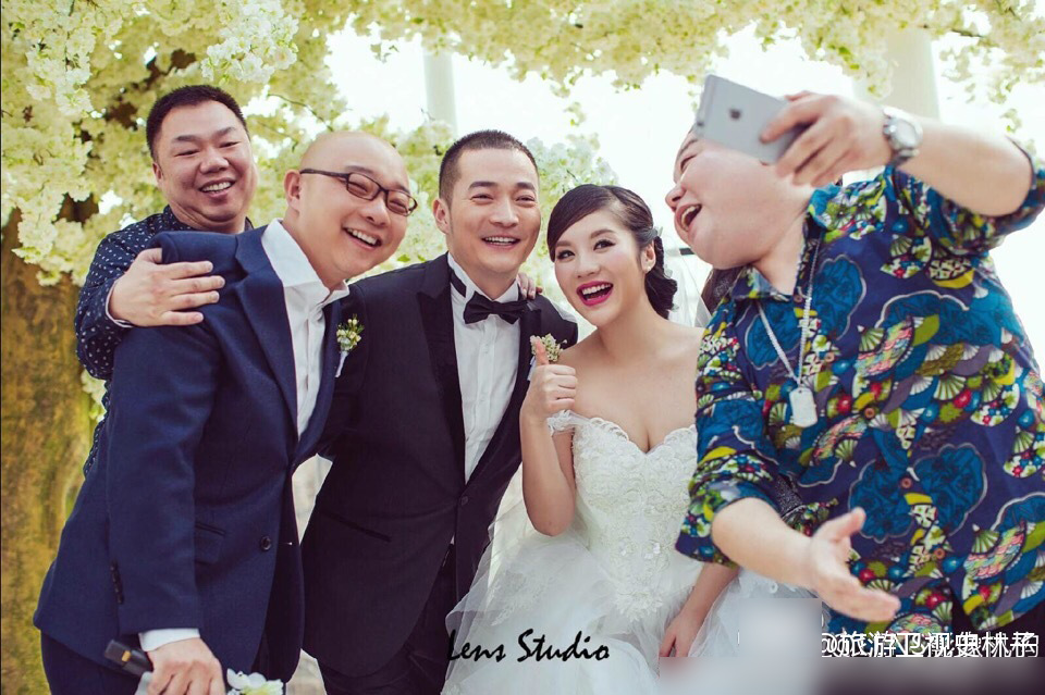 还记得《武林外传》的吕秀才吗?他娶主播娇妻儿女双全