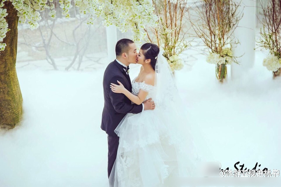 还记得《武林外传》的吕秀才吗?他娶主播娇妻儿女双全